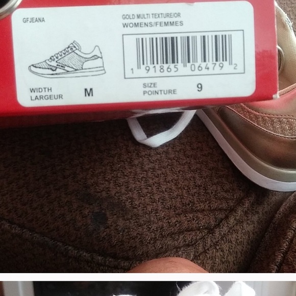 Guess Gold Sneakers. Size 9 - Picture 6 of 7
